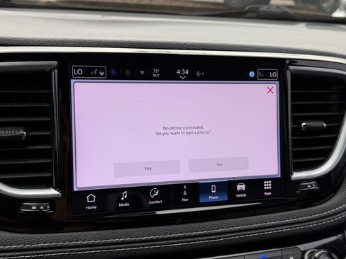 Used 2025 Chrysler Pacifica Limited FWD image 24