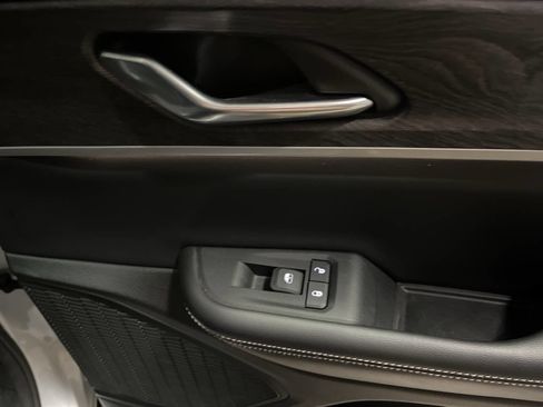 Used 2024 Jeep Grand Cherokee L Limited w/ Luxury Tech Group II image 32