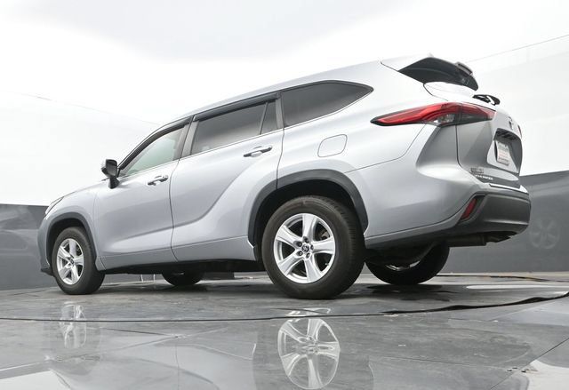 Used 2023 Toyota Highlander L FWD image 10