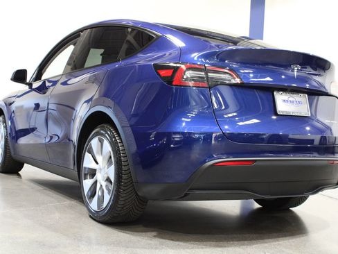 Used 2023 Tesla Model Y Long Range AWD/4WD image 8