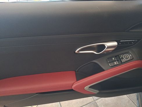 Used 2025 Porsche 718 Boxster RWD image 10