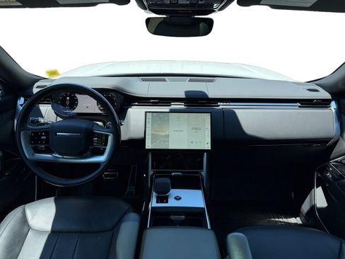 Used 2025 Land Rover Range Rover SE AWD/4WD image 11