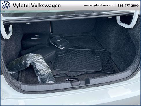 Used 2020 Volkswagen Jetta SE w/ SE Cold Weather Package image 9