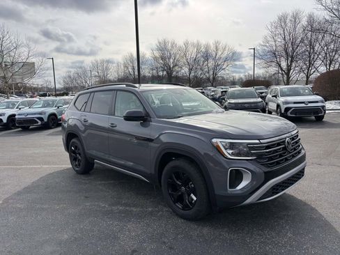 New 2026 Volkswagen Atlas Peak Edition AWD/4WD image 1