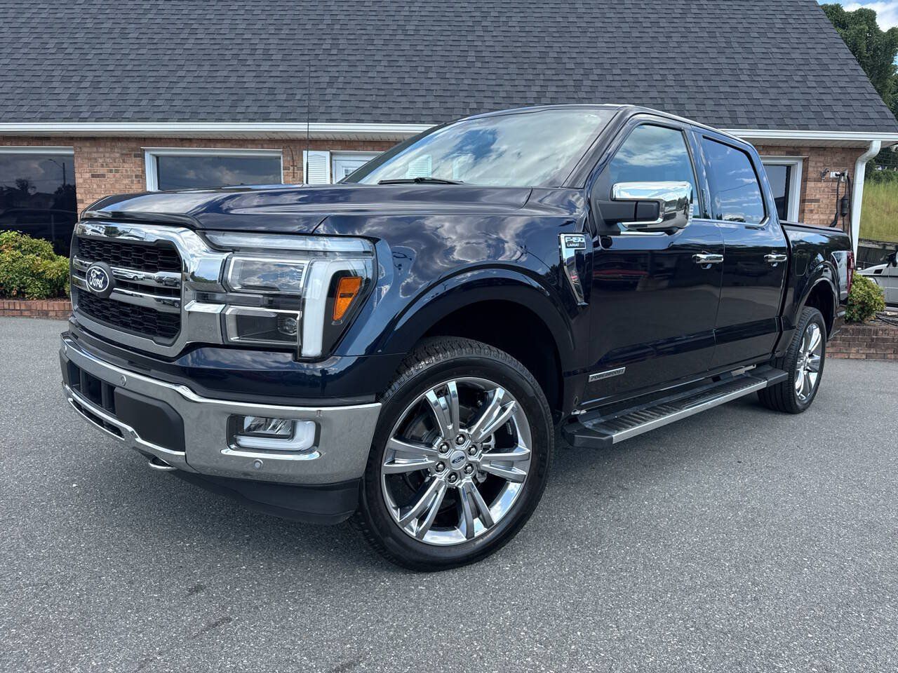 Used 2024 Ford F150 Lariat w/ Equipment Group 502A High AWD/4WD image 2