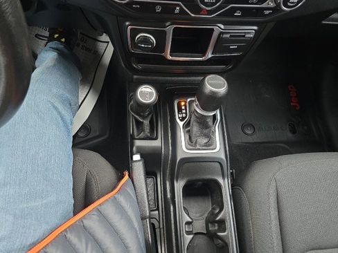 Used 2023 Jeep Gladiator Sport image 23