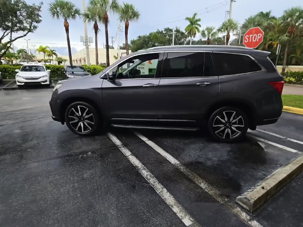 Used 2019 Honda Pilot Touring image 3