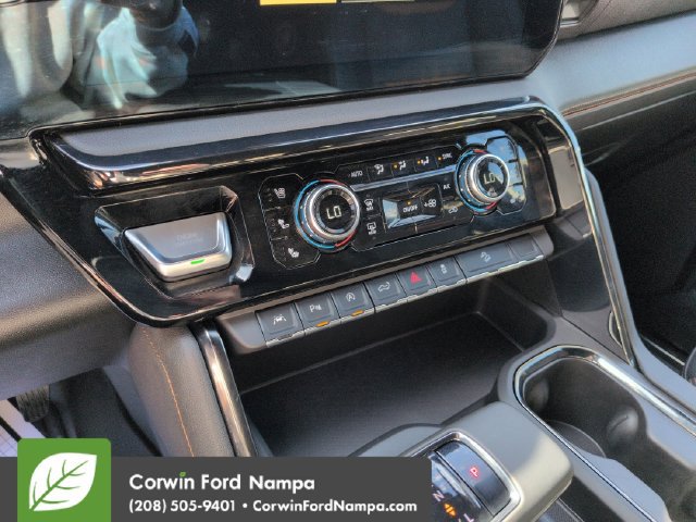 Used 2024 GMC Sierra 1500 AT4 w/ Technology Package AWD/4WD image 17