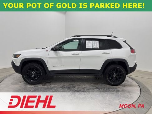 Used 2019 Jeep Cherokee Trailhawk image 4