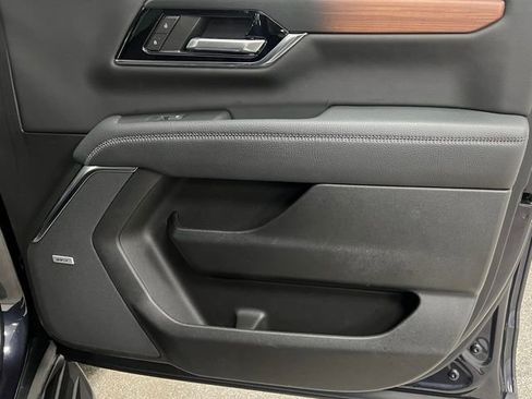 Used 2025 GMC Yukon XL Denali image 59