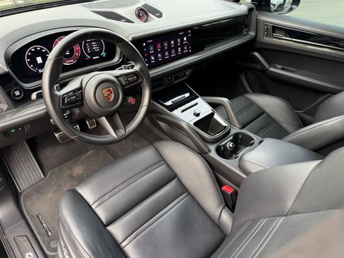 Certified 2024 Porsche Cayenne Turbo GT image 4