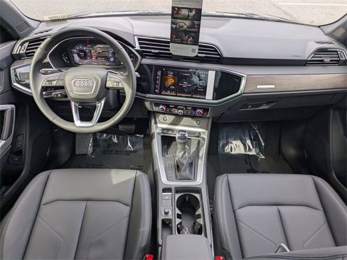 Used 2025 Audi Q3 2.0T Premium w/ Convenience Package image 4