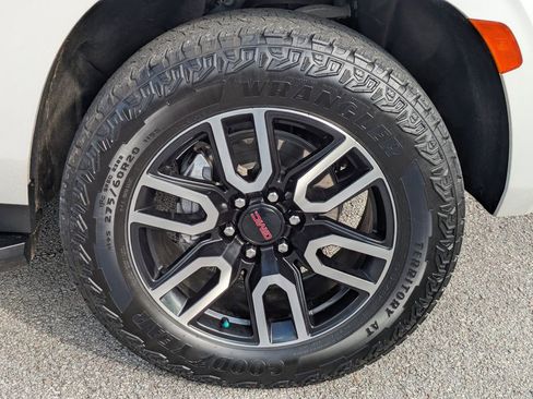 Used 2024 GMC Yukon AT4 w/ Technology Package image 11