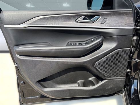 New 2025 Jeep Grand Cherokee L Limited w/ Luxury Tech Group II image 23