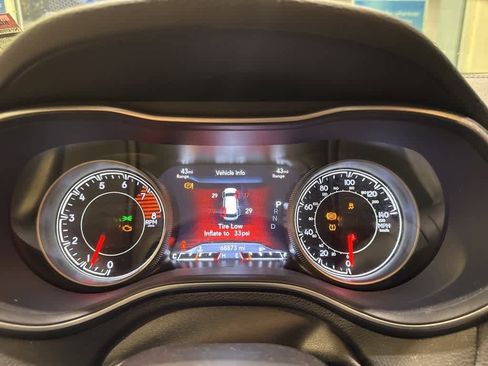 Used 2020 Jeep Cherokee Limited image 10