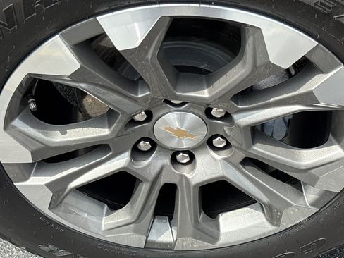 Certified 2024 Chevrolet Silverado 1500 High Country w/ Technology Package AWD/4WD image 9