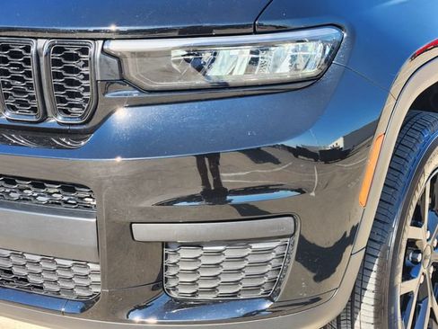 Used 2025 Jeep Grand Cherokee L Altitude RWD image 16