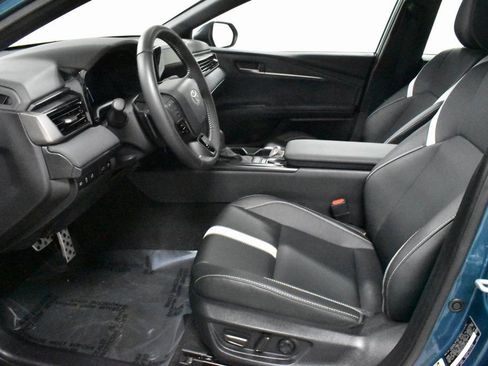 Used 2025 Toyota Camry Hybrid image 12