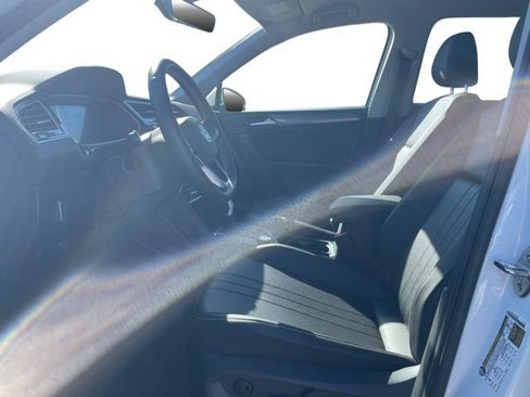 New 2024 Volkswagen Tiguan SE image 9