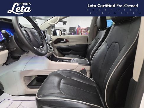 Used 2023 Chrysler Pacifica Limited FWD image 13