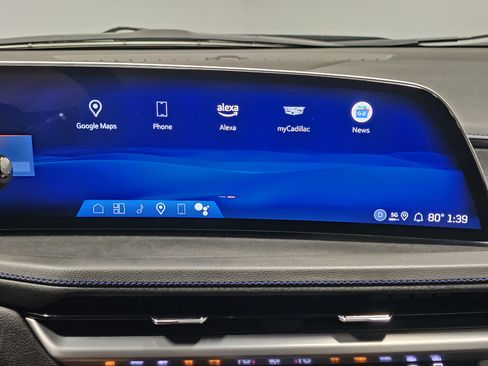 Used 2025 Cadillac XT4 Sport image 28