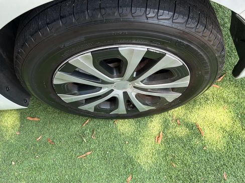 Used 2021 Toyota Prius LE AWD/4WD image 27