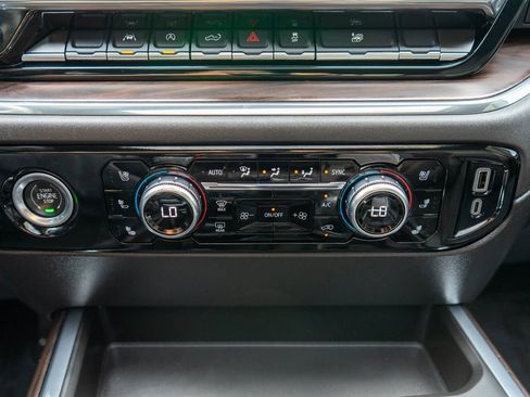 Used 2023 GMC Sierra 1500 SLT w/ SLT Convenience Package image 28