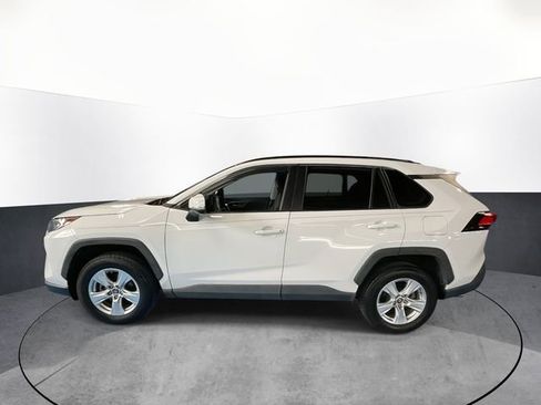 Used 2019 Toyota RAV4 XLE w/ Convenience Package FWD image 4