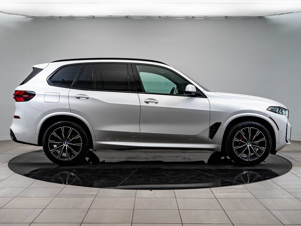 Used 2025 BMW X5 xDrive40i w/ M Sport Package AWD/4WD image 11