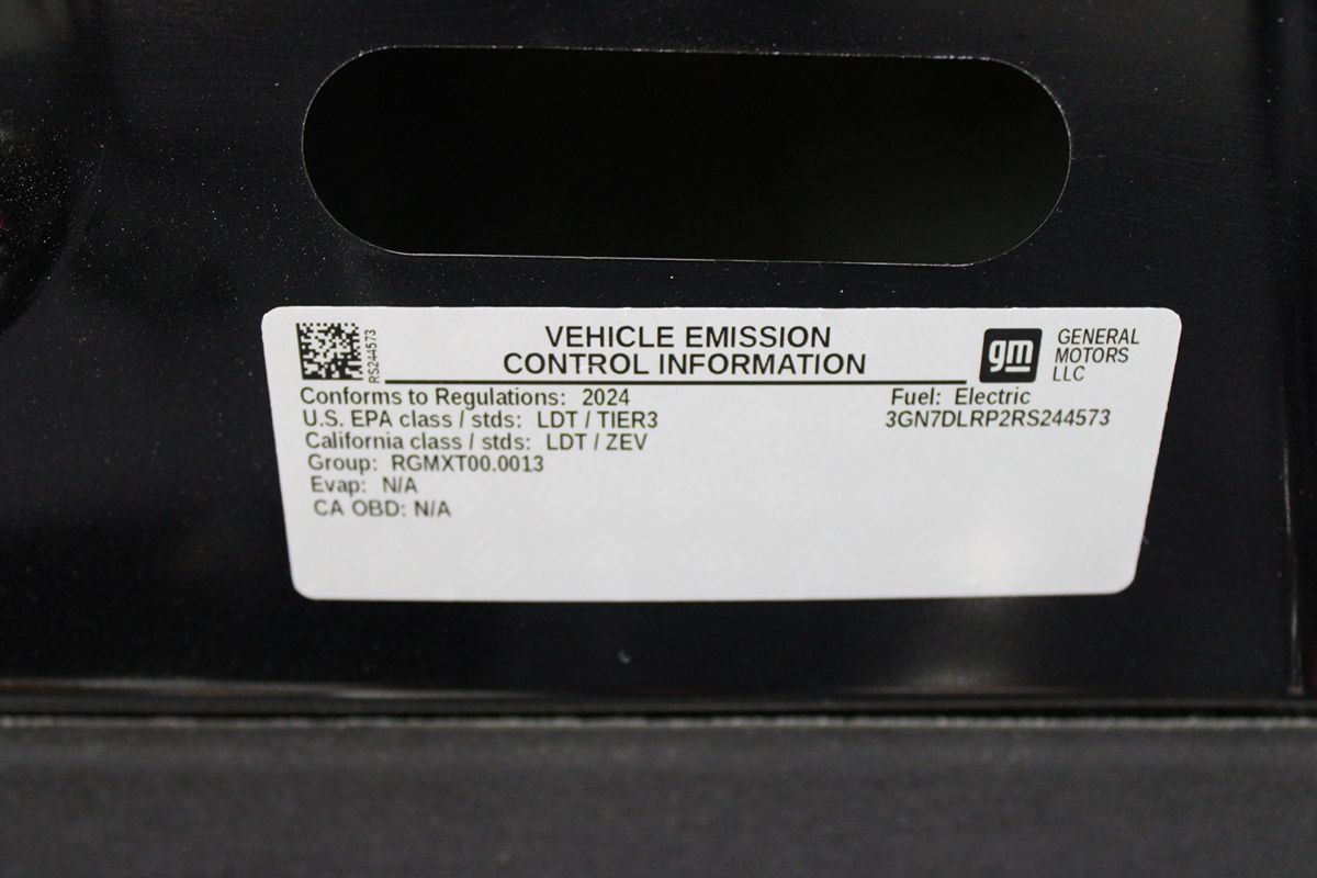 Used 2024 Chevrolet Equinox EV LT w/ LPO, All-Weather Mat Package FWD image 33