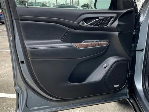 Used 2022 GMC Acadia Denali w/ Denali Technology Package FWD image 20