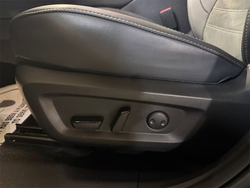 Used 2025 Mitsubishi Outlander SE image 13