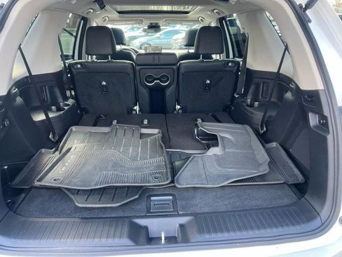 Used 2024 Honda Pilot Touring image 11