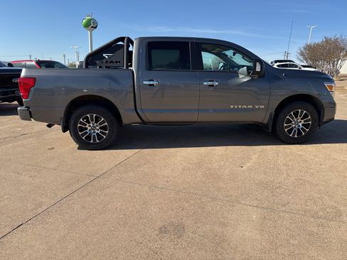 Used 2020 Nissan Titan SV w/ SV Convenience Package image 8