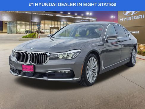 Used 2017 BMW 740i image 2