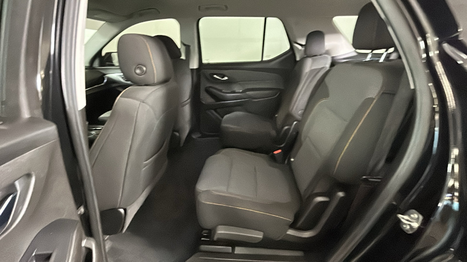 Used 2021 Chevrolet Traverse LT FWD image 31