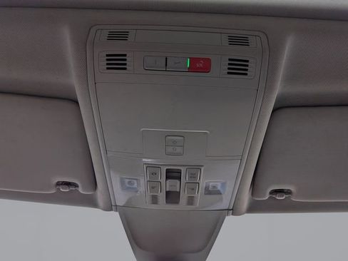 Used 2023 Volkswagen Tiguan SE w/ Panoramic Sunroof Package image 26