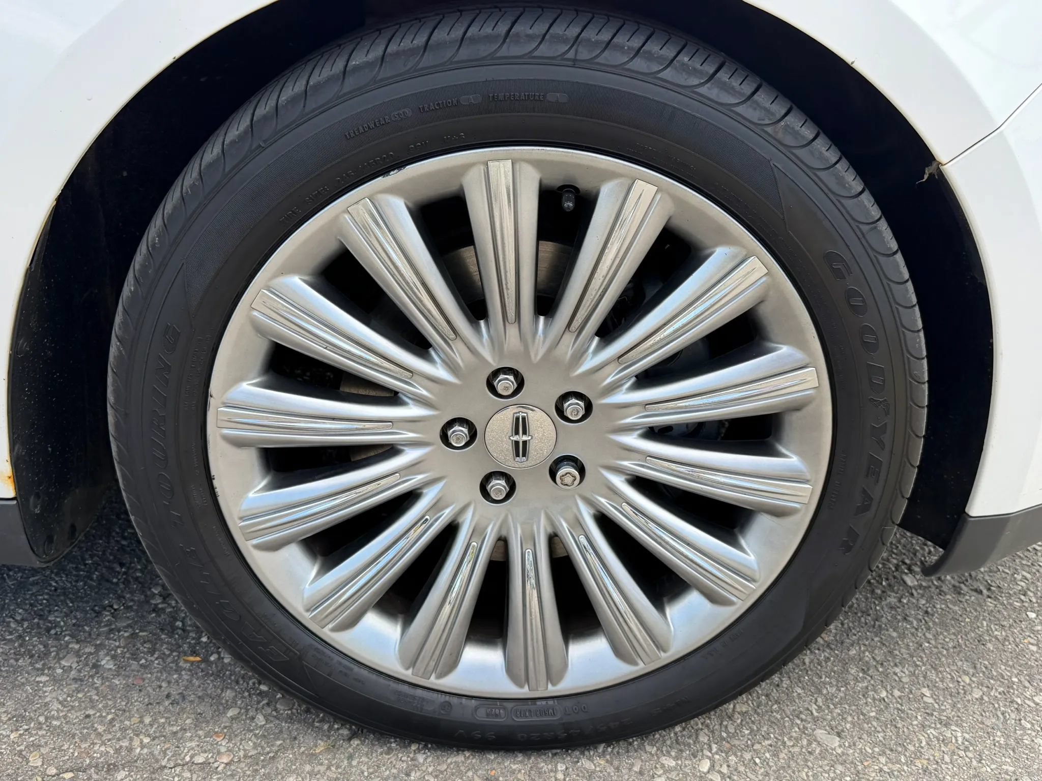 Used 2013 Lincoln MKS AWD image 13
