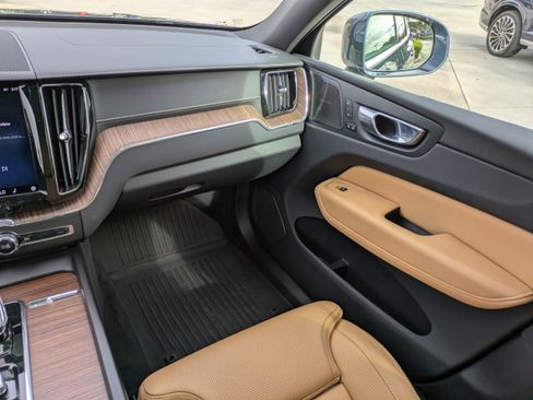 Used 2022 Volvo XC60 B6 Inscription w/ Protection Package Premier image 13