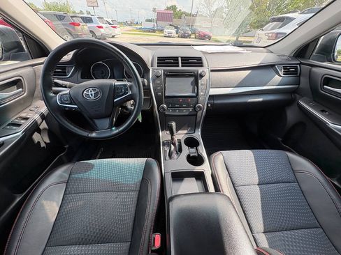 Used 2015 Toyota Camry SE w/ Moonroof Package FWD image 28
