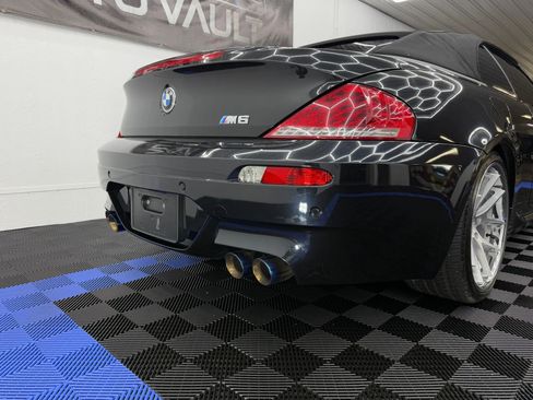 Used 2010 BMW M6 Convertible image 4