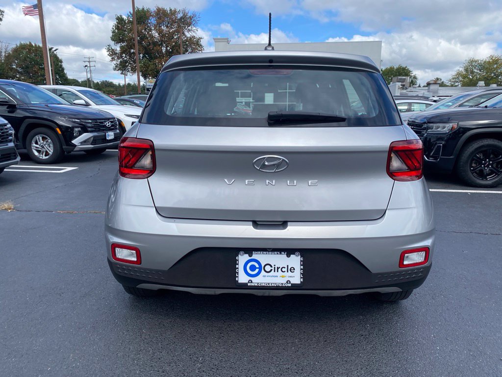 Certified 2023 Hyundai Venue SE FWD image 5