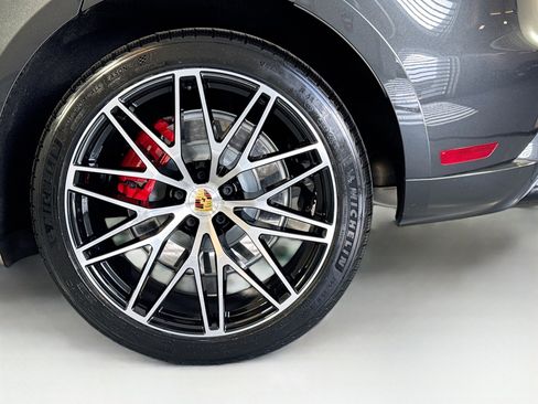 Certified 2022 Porsche Macan GTS image 24