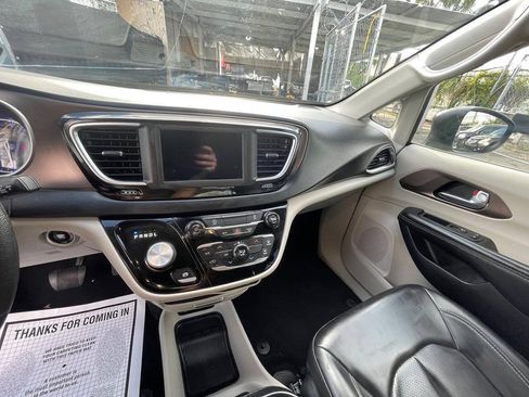 Used 2020 Chrysler Voyager Lxi FWD image 3