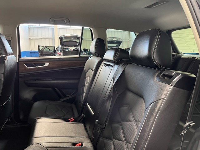 Used 2025 Volkswagen Atlas SE FWD image 19