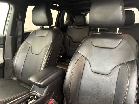Used 2023 Jeep Compass Latitude w/ Sun and Sound Group AWD/4WD image 13