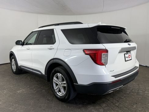 Used 2021 Ford Explorer XLT w/ Equipment Group 202A AWD/4WD image 5