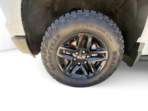 Used 2024 Chevrolet Silverado 1500 LT Trail Boss w/ LT Trail Boss Premium Package AWD/4WD image 19