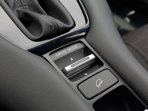 Used 2023 Honda HR-V LX image 29