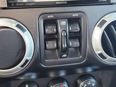 Used 2015 Jeep Wrangler Unlimited Sahara AWD/4WD image 21
